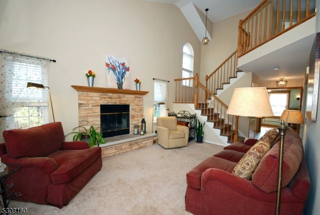 34 Iroquois Trl, Branchburg Twp., NJ 08876