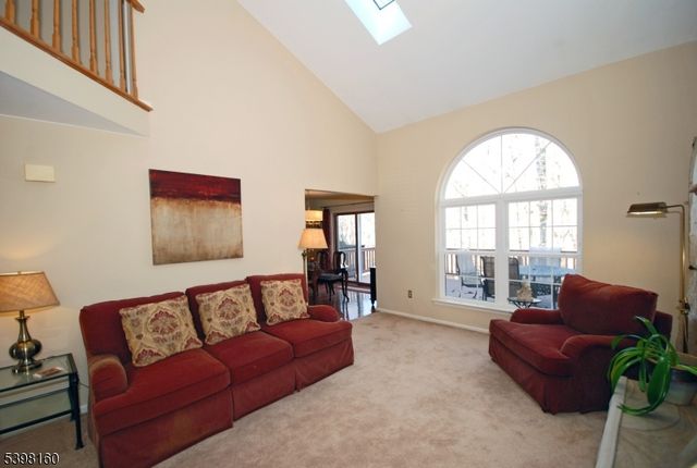 34 Iroquois Trl, Branchburg Twp., NJ 08876