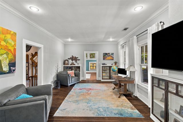300 W College Street, Grapevine, TX 76051