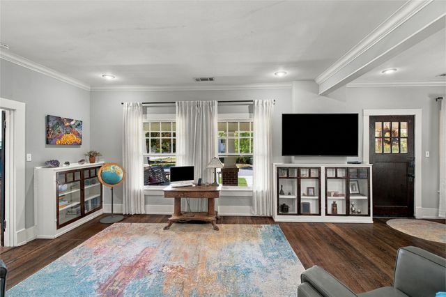 300 W College Street, Grapevine, TX 76051