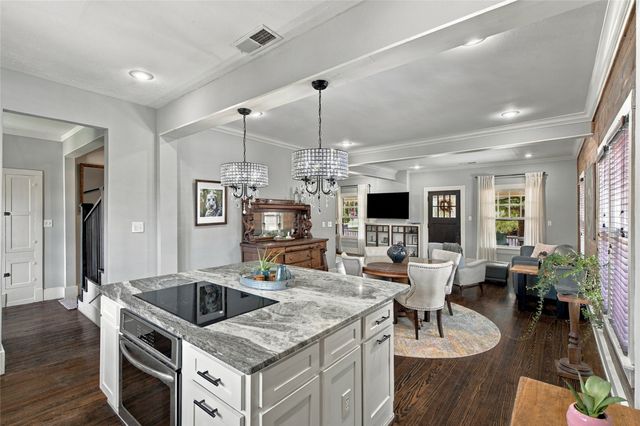 300 W College Street, Grapevine, TX 76051