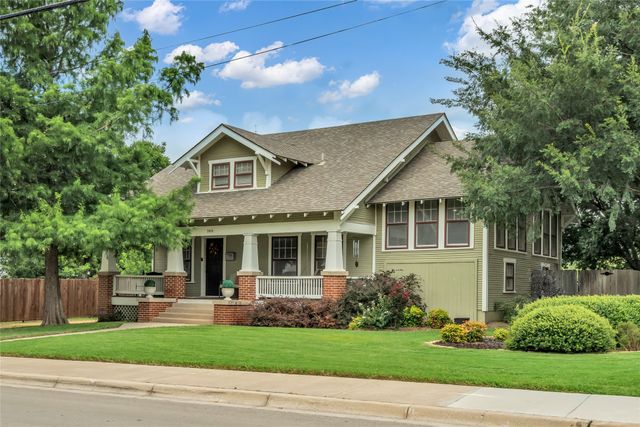 300 W College Street, Grapevine, TX 76051