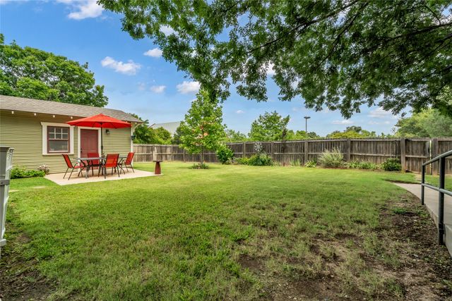 300 W College Street, Grapevine, TX 76051