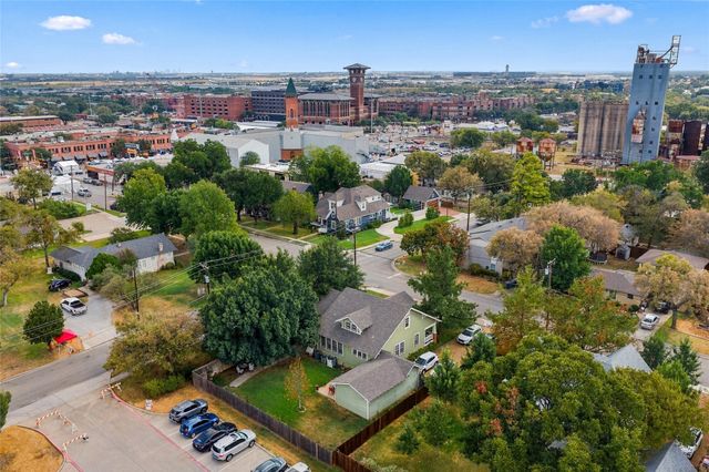 300 W College Street, Grapevine, TX 76051