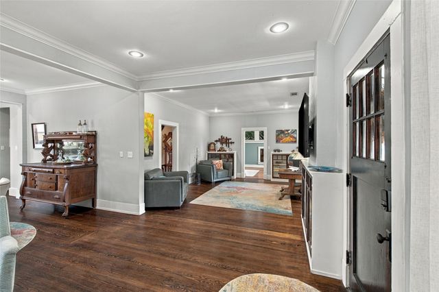 300 W College Street, Grapevine, TX 76051