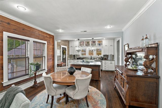 300 W College Street, Grapevine, TX 76051