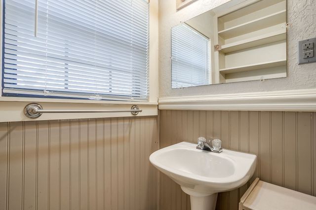 1205 5th Avenue, Mineral Wells, TX 76067