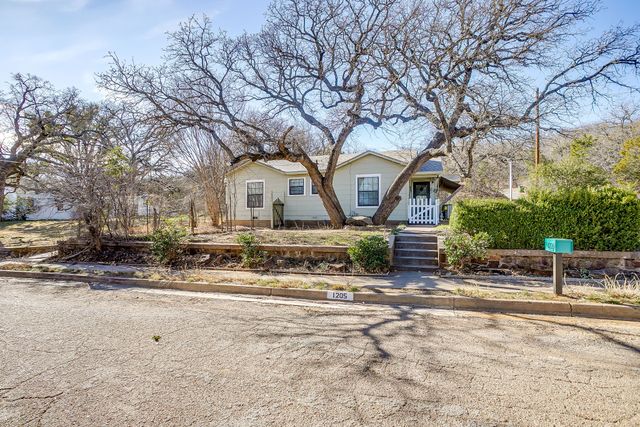 1205 5th Avenue, Mineral Wells, TX 76067