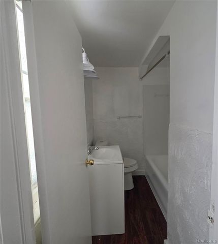 18244 Lenore, Detroit, MI 48219