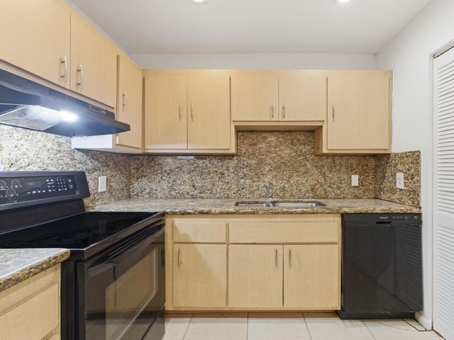 1020 Manor Drive, Palm Springs, FL 33461