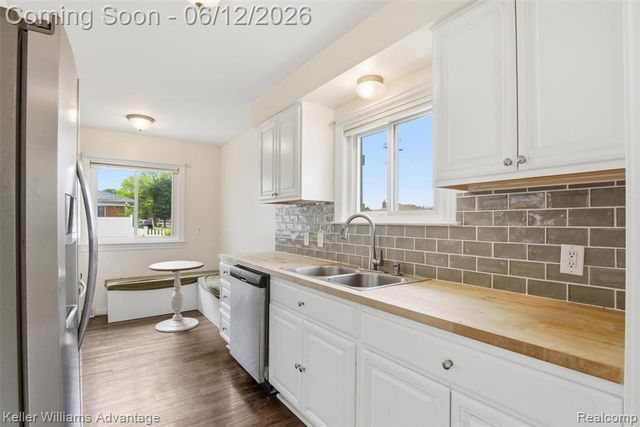 23111 Scotia Road, Oak Park, MI 48237