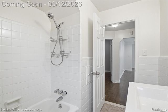 23111 Scotia Road, Oak Park, MI 48237