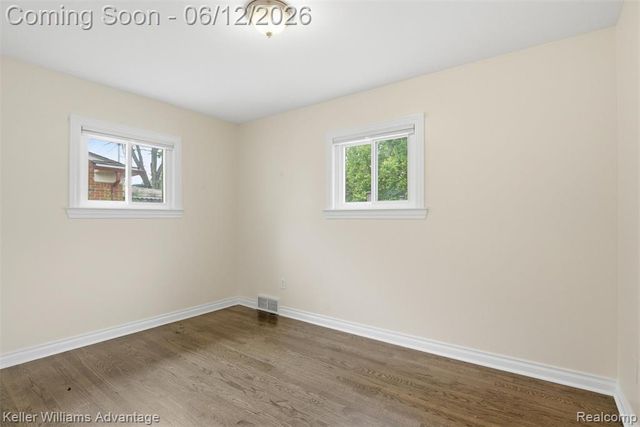 23111 Scotia Road, Oak Park, MI 48237