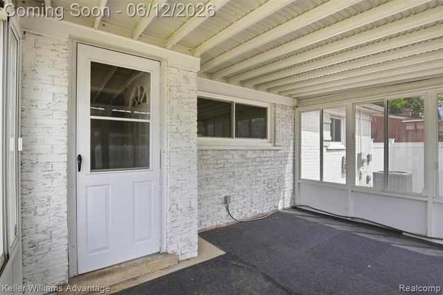 23111 Scotia Road, Oak Park, MI 48237
