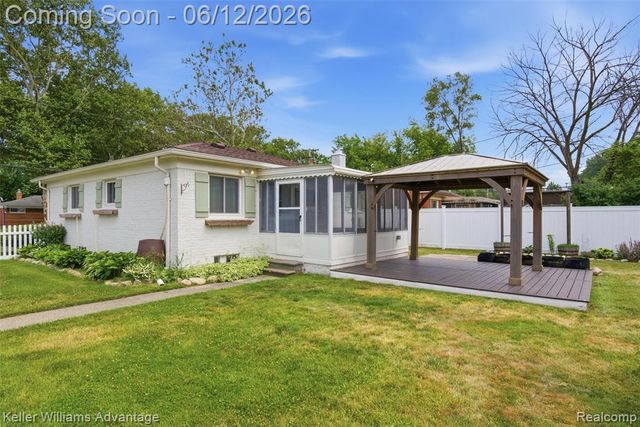 23111 Scotia Road, Oak Park, MI 48237