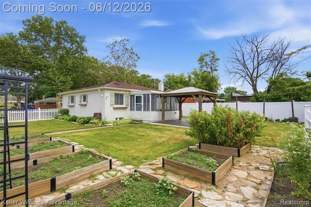 23111 Scotia Road, Oak Park, MI 48237