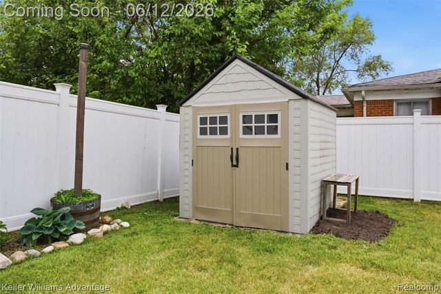 23111 Scotia Road, Oak Park, MI 48237