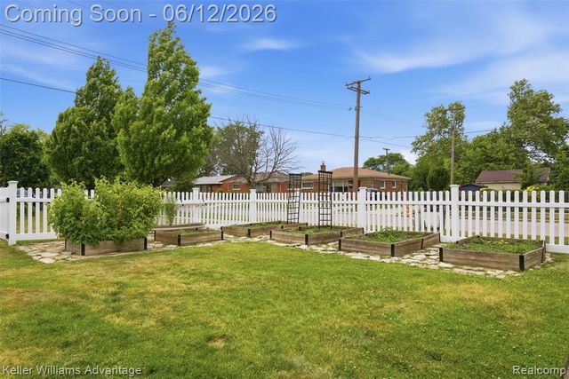 23111 Scotia Road, Oak Park, MI 48237