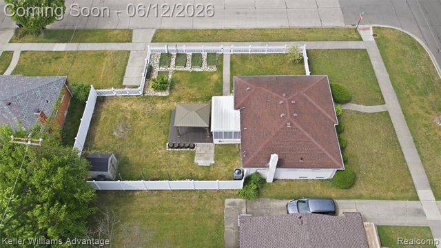 23111 Scotia Road, Oak Park, MI 48237