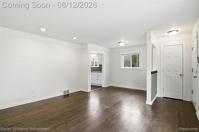 23111 Scotia Road, Oak Park, MI 48237