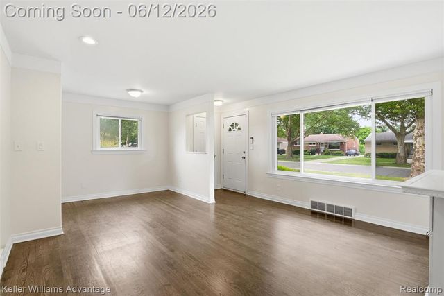 23111 Scotia Road, Oak Park, MI 48237