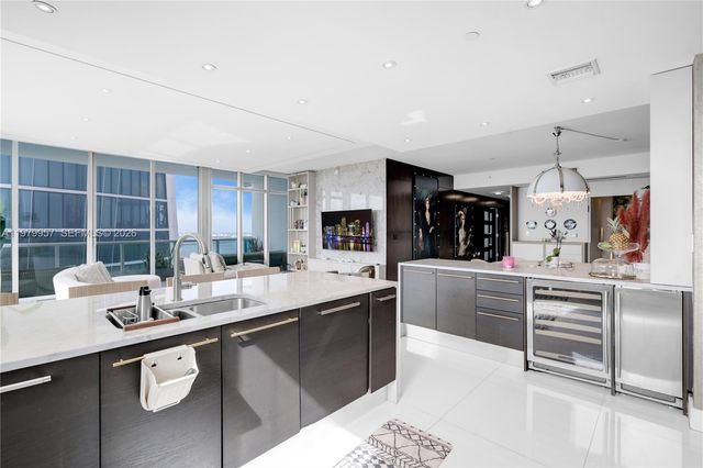 900 Biscayne Boulevard PH6109, Miami, FL 33132