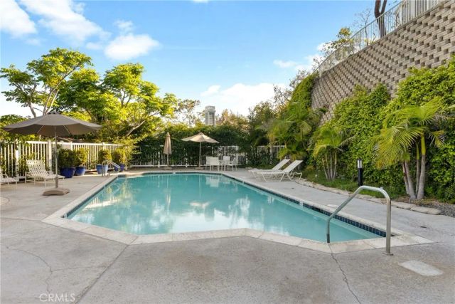 411 San Nicholas Court, Laguna Beach, CA 92651