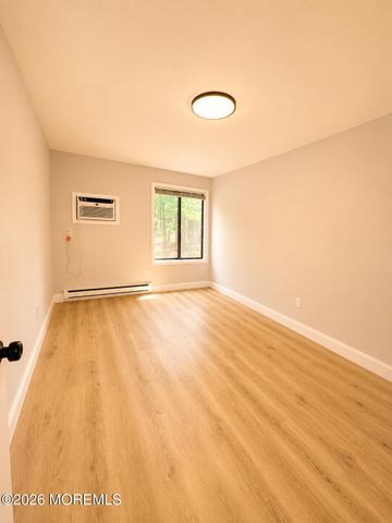 105 Amberly Drive D, Manalapan, NJ 07726