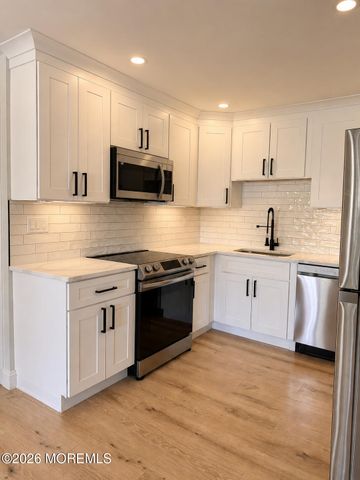 105 Amberly Drive D, Manalapan, NJ 07726