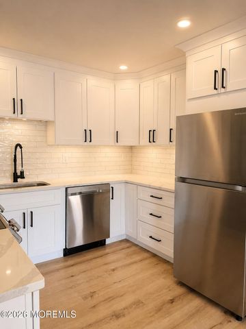 105 Amberly Drive D, Manalapan, NJ 07726