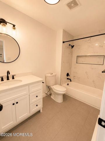 105 Amberly Drive D, Manalapan, NJ 07726