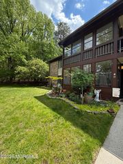 105 Amberly Drive D, Manalapan, NJ 07726