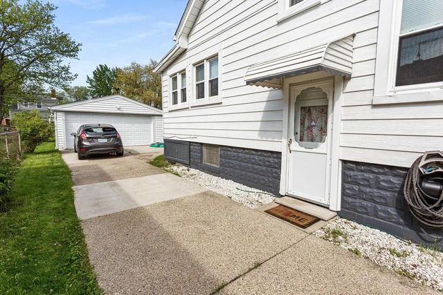 22713 Lanse Street, Saint Clair Shores, MI 48081