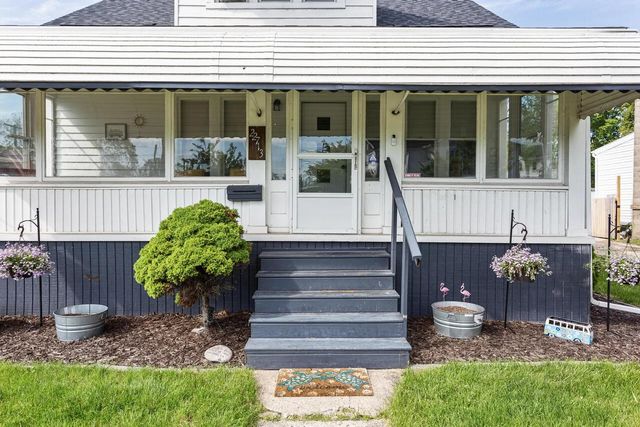 22713 Lanse Street, Saint Clair Shores, MI 48081