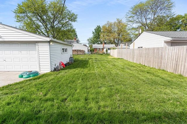22713 Lanse Street, Saint Clair Shores, MI 48081
