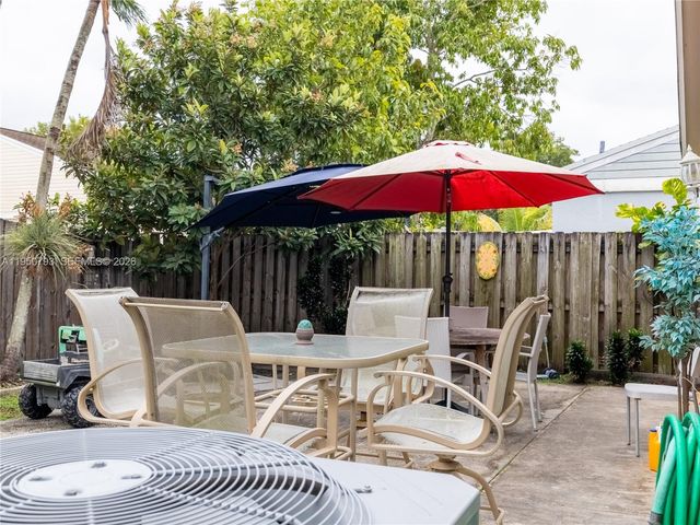 206 SW 159th Way, Sunrise, FL 33326