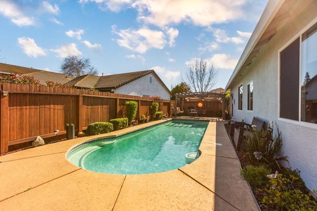 8659 Tegea Way, Elk Grove, CA 95624