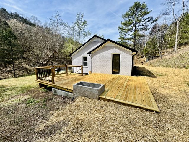 220 Friendship Hollow Rd, S, Pleasant Shade, TN 37145