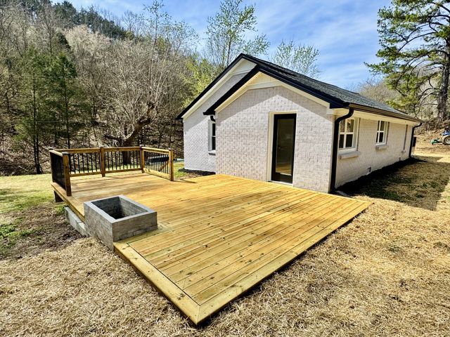 220 Friendship Hollow Rd, S, Pleasant Shade, TN 37145