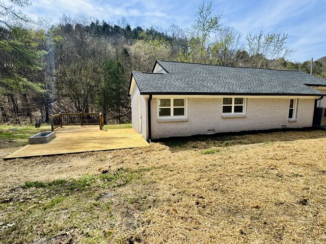 220 Friendship Hollow Rd, S, Pleasant Shade, TN 37145