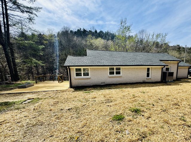 220 Friendship Hollow Rd, S, Pleasant Shade, TN 37145