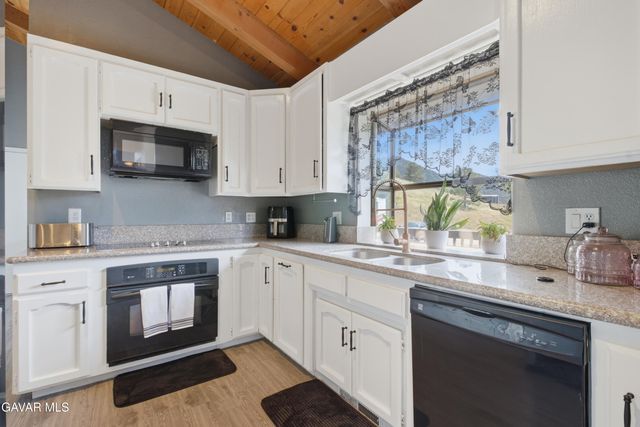 26201 Cumberland Road, Tehachapi, CA 93561