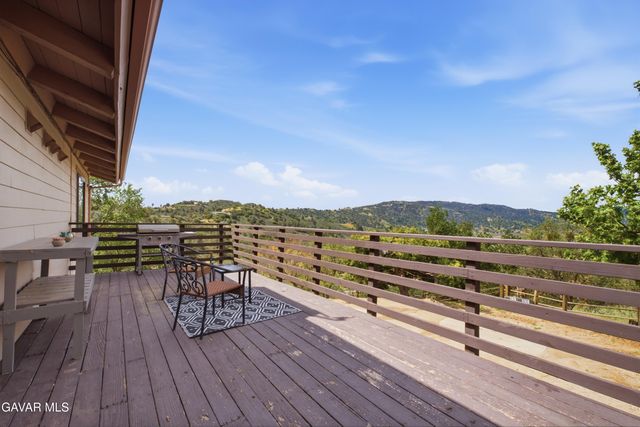 26201 Cumberland Road, Tehachapi, CA 93561
