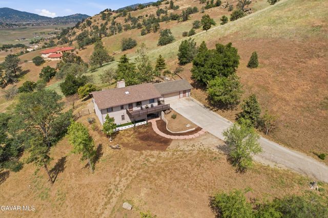 26201 Cumberland Road, Tehachapi, CA 93561