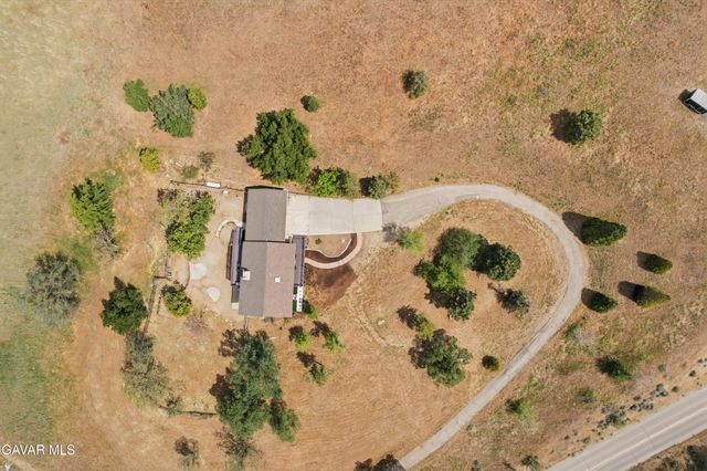 26201 Cumberland Road, Tehachapi, CA 93561