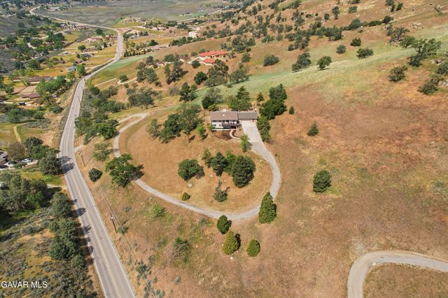 26201 Cumberland Road, Tehachapi, CA 93561