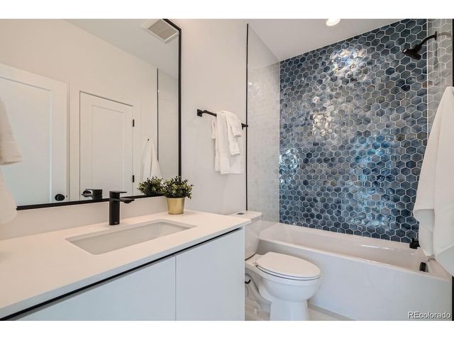 2128 Applewood Dr, Lakewood, CO 80215