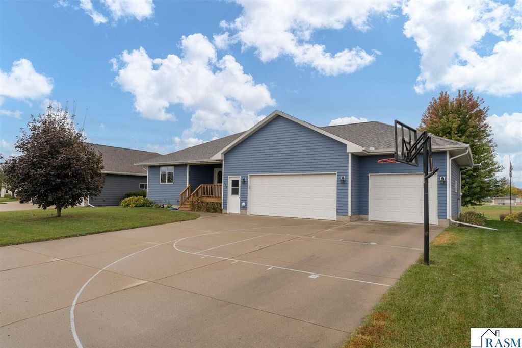 118 Chase Avenue, Nicollet, MN 56074