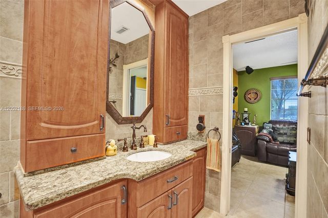 2359 W 74th Street 1104, Hialeah, FL 33016