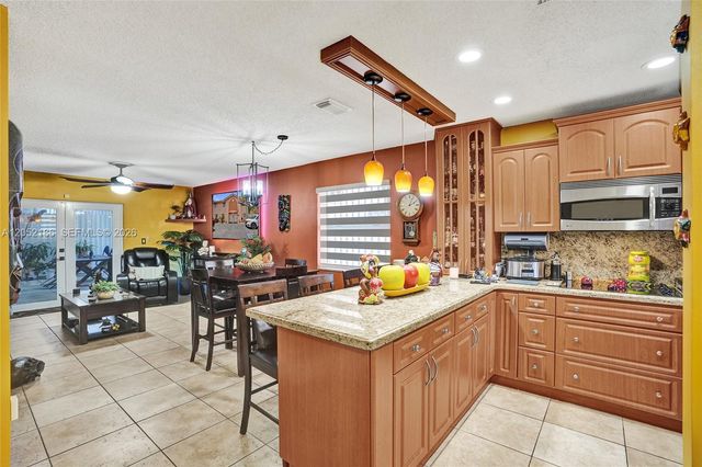 2359 W 74th Street 1104, Hialeah, FL 33016